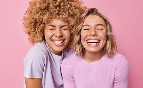 Celebra San Valentín con una sonrisa radiante